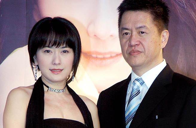 放棄10億贍養費！59歲資深女星「親自踏出豪門」　鬆口「戀上小10歲鮮肉」