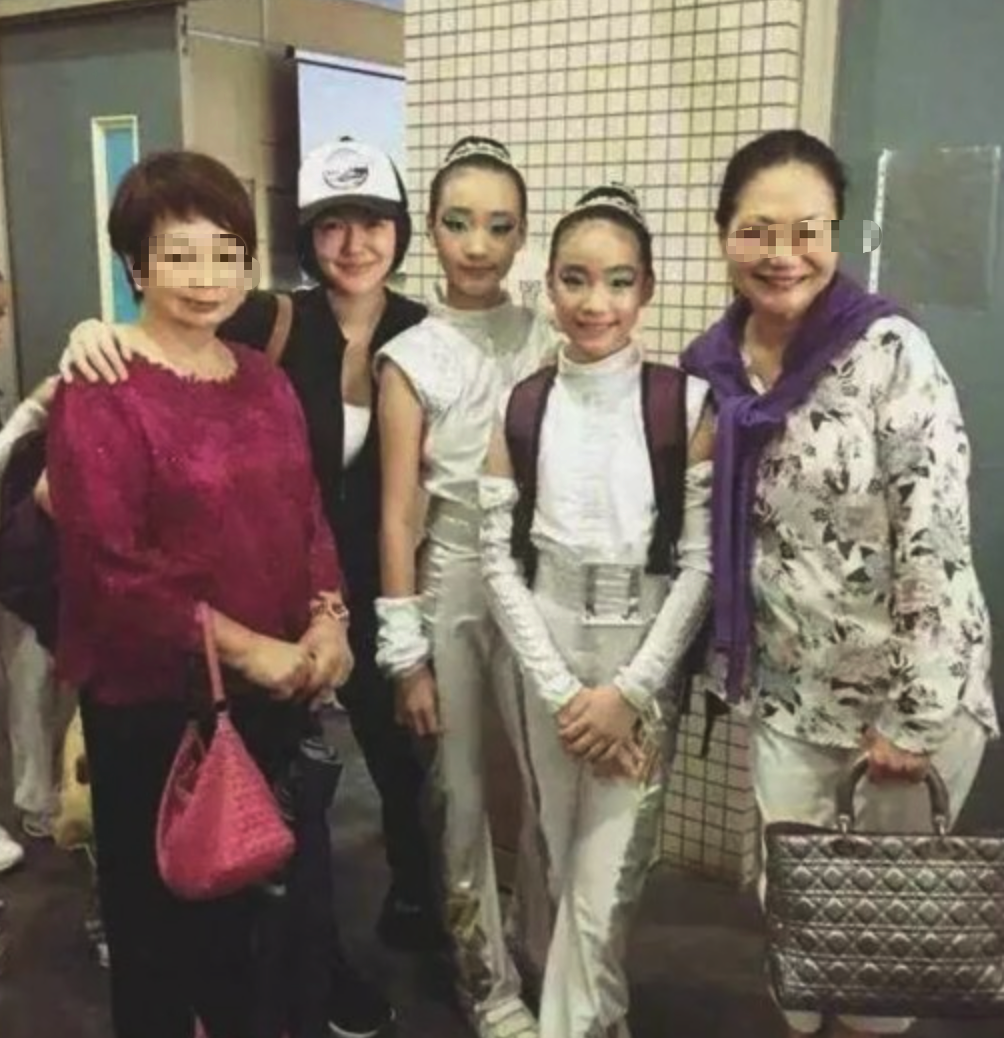 追星成功！小S13歲二女兒曬合照「表白楊丞琳」　小迷妹模樣仍「不忘媽媽囑託」網笑翻：這也要爭？