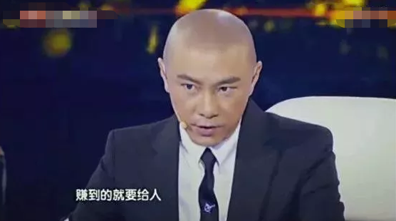 天王耍大牌？59歲劉德華拍戲現場曝光 　片場失控崩潰大哭「怒摔酒杯」嚇傻學生群演：入戲太深