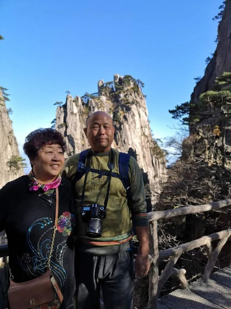 60歲終於實現諾言！老夫妻「共同打拼40年」從沒看過外面世界　晚年賣房「自駕房車到處玩」：對不起老伴