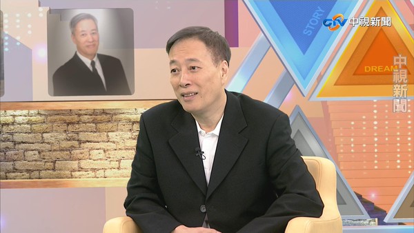 獨居淡水！《軍官與淑女》姜厚任「體重30年不變」自豪有人魚線　曝「65歲退休生活」笑喊：這輩子打光棍到底