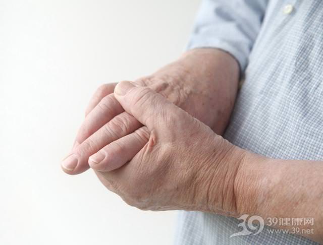 腦血管崩潰前的10個信號！中老年一定要記下來「眩暈頭痛」手腳麻木 　４個預防妙招學起來