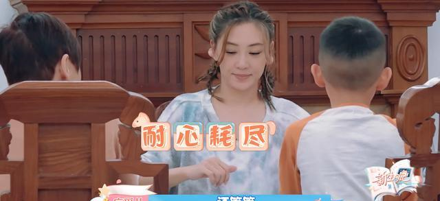 必須學中文！Jasper學漢字不認真「應采兒秒變臉」嚇哭兒子    後又細心開導「學會就不會忘記」被狂讚