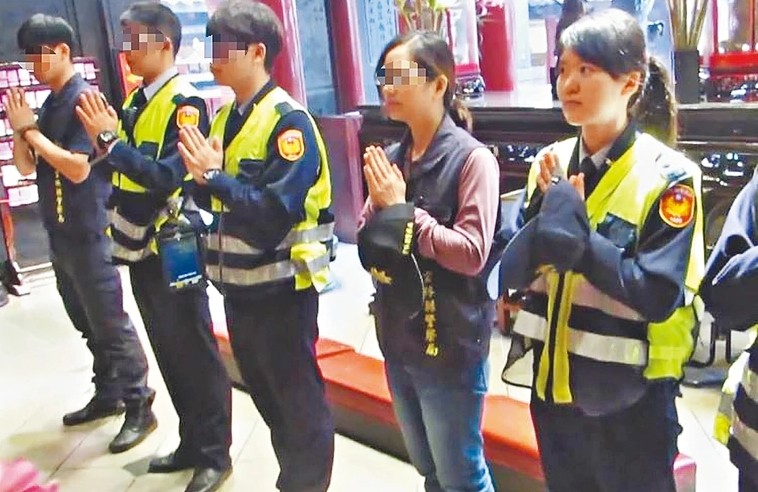 大車違規亂停！女警閃避不及「當場沒了呼吸」　生前月花400元「堅持不結婚」媽慟喊：下輩子別當警察