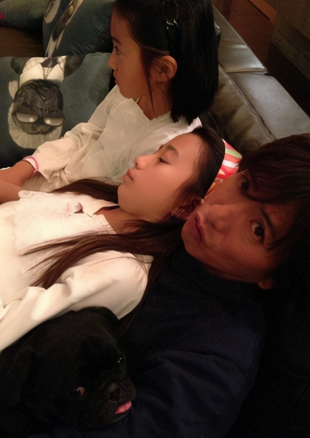 木村拓哉迎48歲生日！倆愛女齊發文「曝光罕見家庭照」稱其最好爸爸　「高顏值姐妹」童年就超美