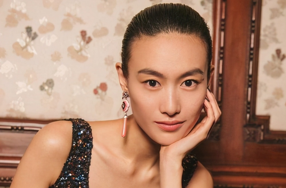 曾在秀場「一脫成名」！22歲閃婚華誼總裁又離婚撕破臉　26歲愛上「情場浪子」未婚生女隱退