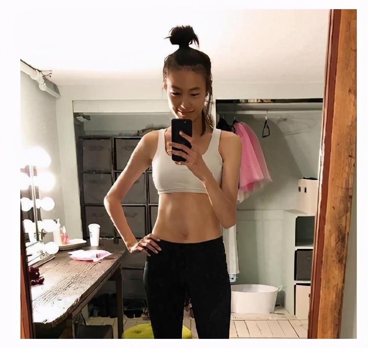 曾在秀場「一脫成名」！22歲閃婚華誼總裁又離婚撕破臉　26歲愛上「情場浪子」未婚生女隱退