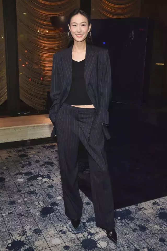 曾在秀場「一脫成名」！22歲閃婚華誼總裁又離婚撕破臉　26歲愛上「情場浪子」未婚生女隱退