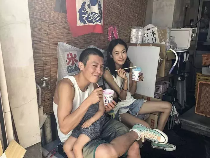 曾在秀場「一脫成名」！22歲閃婚華誼總裁又離婚撕破臉　26歲愛上「情場浪子」未婚生女隱退