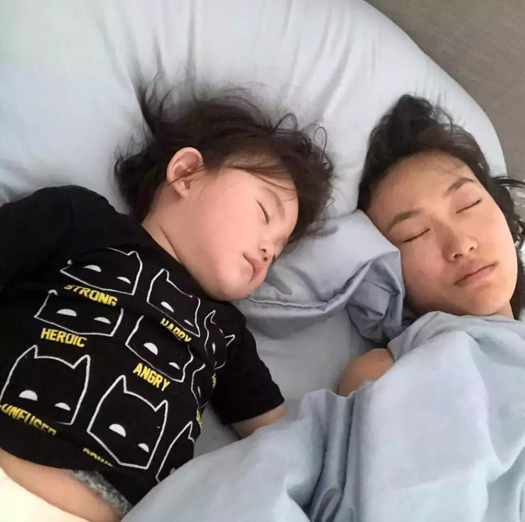曾在秀場「一脫成名」！22歲閃婚華誼總裁又離婚撕破臉　26歲愛上「情場浪子」未婚生女隱退