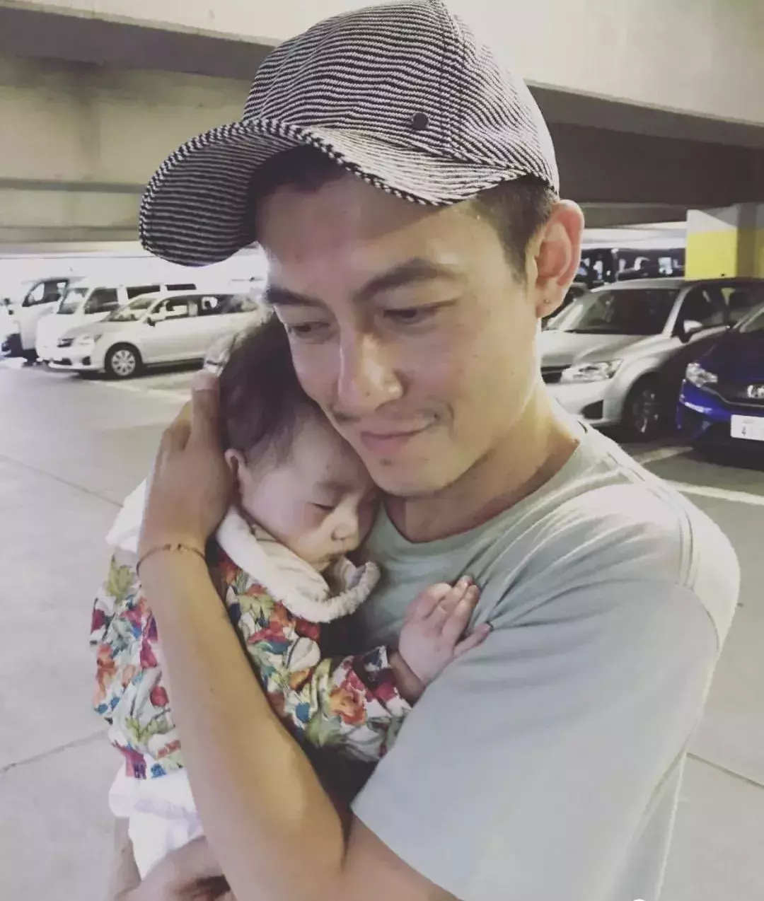 曾在秀場「一脫成名」！22歲閃婚華誼總裁又離婚撕破臉　26歲愛上「情場浪子」未婚生女隱退