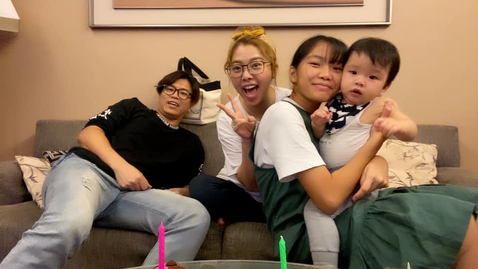 娶到妳好幸運！阿弟淚謝「愛妻擺攤撐家計」偷往口袋塞錢　收入比他多10倍「在外仍給足面子」護尪暖舉全曝光