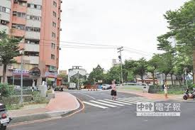 按照標誌轉彎！回家卻「收到1200罰單」傻眼：哪裡不對？　警察苦笑「我也覺得不合理」但還是要抓