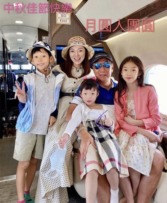 結婚12年始終如一！曾馨瑩46歲生日「郭台銘堅持送玫瑰」藏寵妻驚喜　深情告白「最愛太太質樸」眼裡濃濃愛意