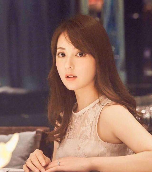 不見郭富城身影！天王嫂方媛深夜「曬大女兒近照」　3歲C寶頭戴髮箍「精緻可愛」宛如童話小公主