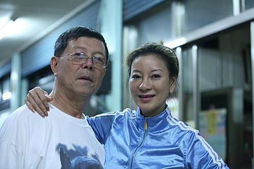 師姐斷言重症末期！楊繡惠為父母「預錄訣別身後話」才開口就大哭　已備妥遺照「臨終前2心願曝光」