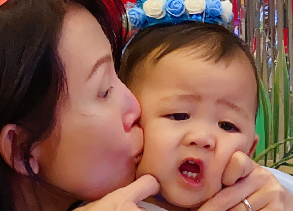 蔡少芬為1歲兒子慶生！罕公開3孩子「正面合影」幸福溫馨　兩女兒「顏值搶鏡」：一個像媽一個像爸