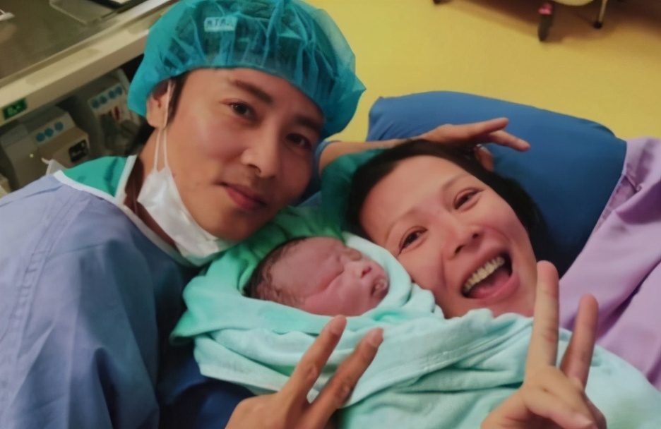 蔡少芬為1歲兒子慶生！罕公開3孩子「正面合影」幸福溫馨　兩女兒「顏值搶鏡」：一個像媽一個像爸