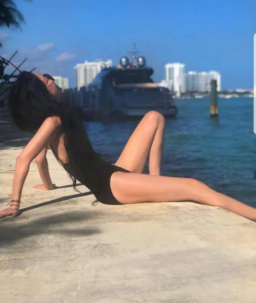 71歲阿嬤「魔鬼身材」美成20歲！坐擁40億資產「撩走小36歲男友」　女網友酸了：比我17歲還狂