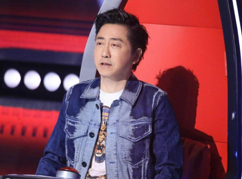根本一對活寶！59歲庾澄慶「罕曬與Ella合照」　親密摟背「卻被摳鼻子」回應引爆笑：出來混總該要還的