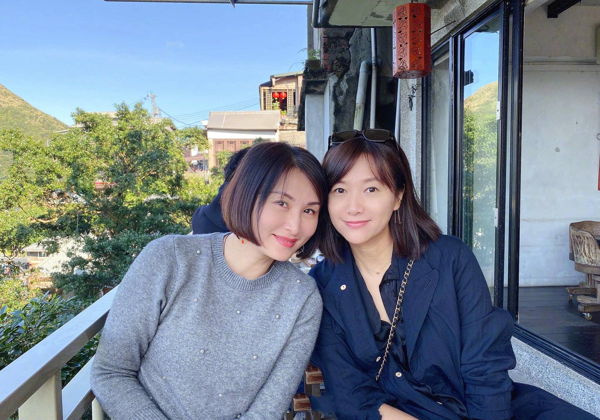 姐弟戀11年仍未婚！46歲徐靜蕾曬「男友黃立行」視角照甜蜜恩愛　「同居愛巢意外曝光」豪華不失文藝