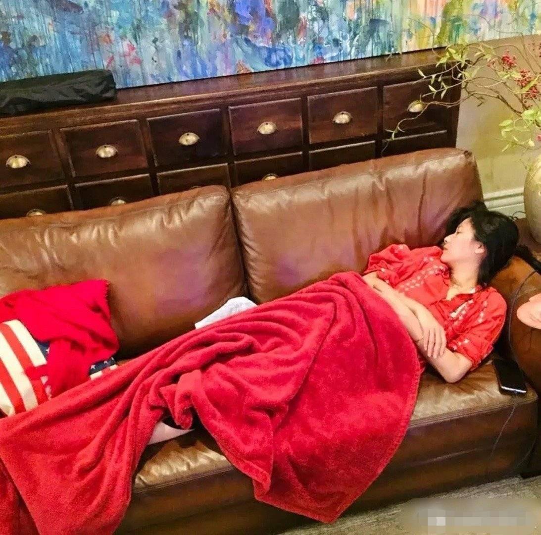 姐弟戀11年仍未婚！46歲徐靜蕾曬「男友黃立行」視角照甜蜜恩愛　「同居愛巢意外曝光」豪華不失文藝