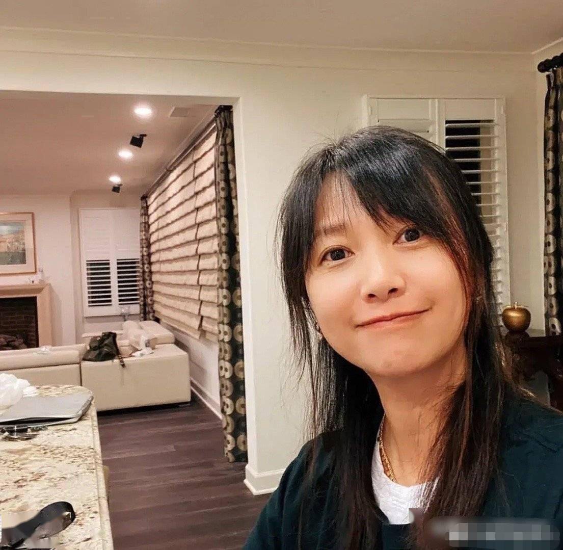 姐弟戀11年仍未婚！46歲徐靜蕾曬「男友黃立行」視角照甜蜜恩愛　「同居愛巢意外曝光」豪華不失文藝