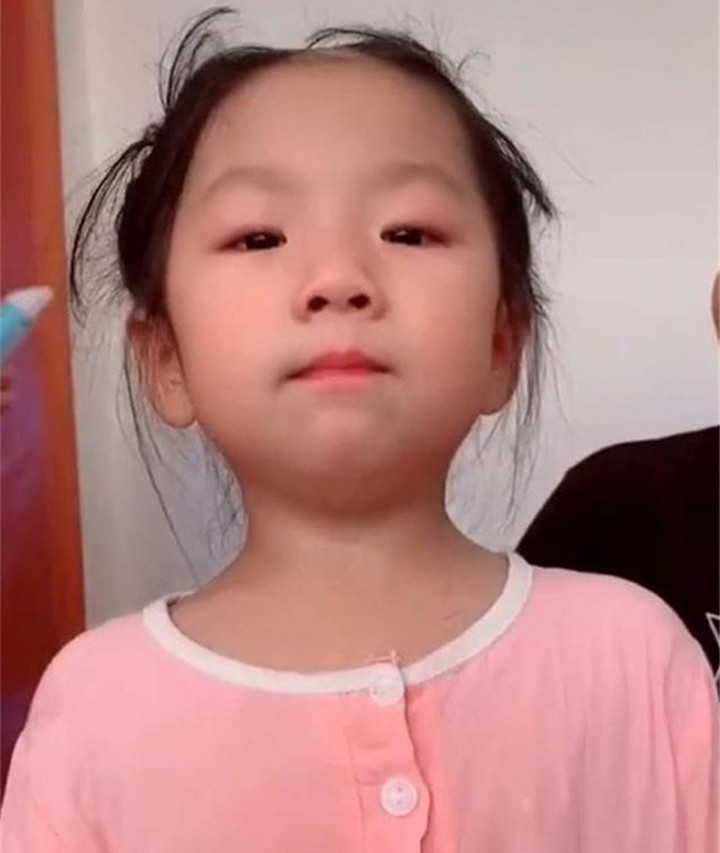 媽媽看到差點崩潰！5歲淘氣包女孩「偷玩理髮器」　從美少女「改頭換面」成小武士：忍不住笑出聲
