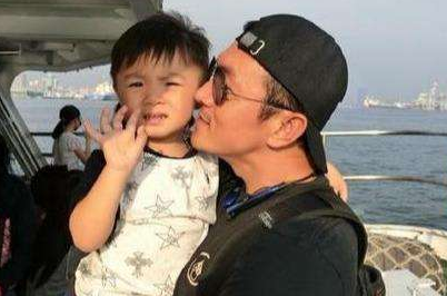 曾和賈靜雯搭檔爆紅！55歲男星不顧反對「堅持迎娶5婚妻」　「扶養6個孩子」身分讓人錯愕
