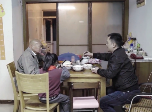 親戚冷漠、黃昏戀不靠譜！88歲老人把「1200萬房子」送給水果攤主　將餘生託付給他：親人不如陌生人