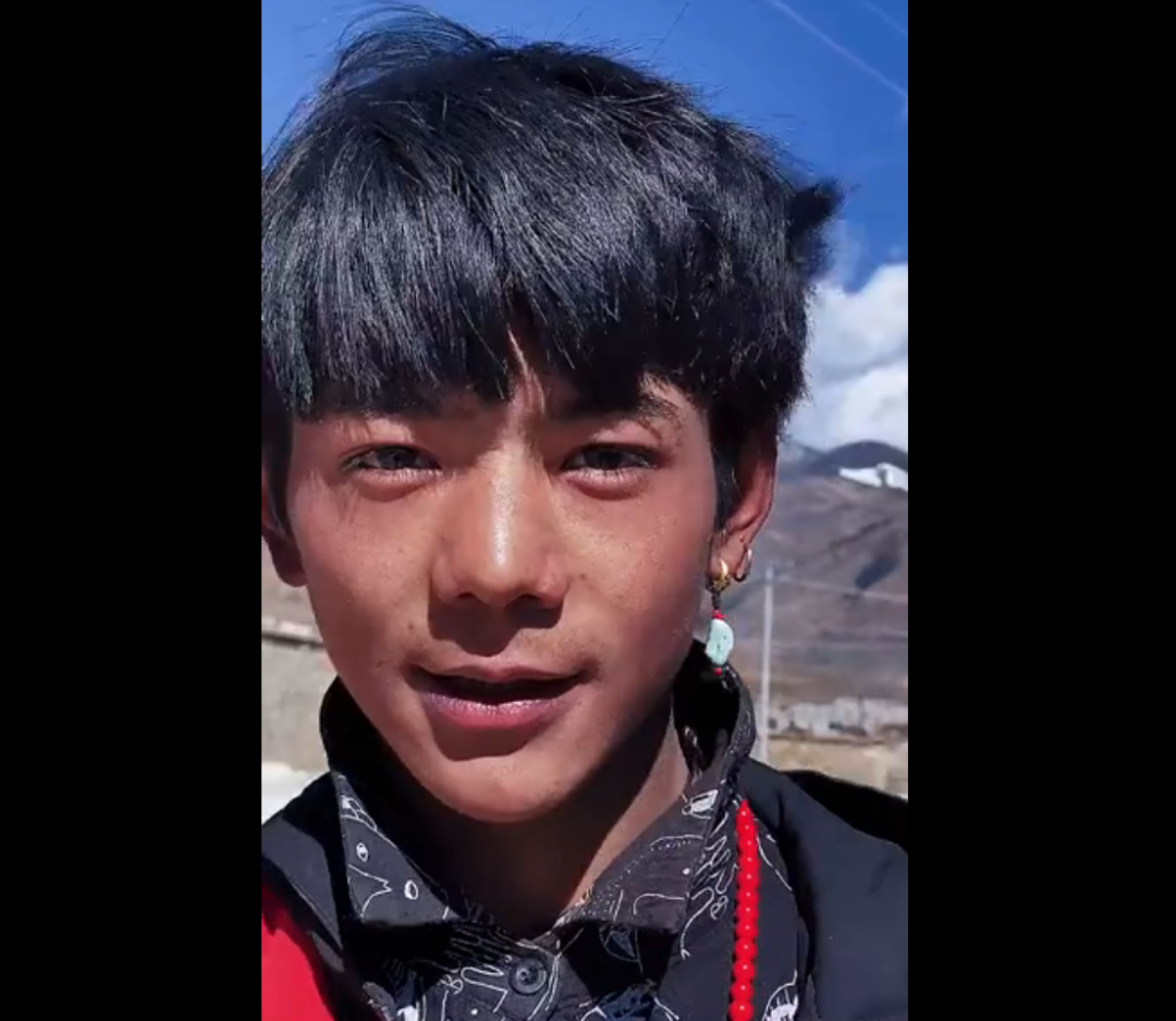 藏族草原小哥「爆紅3天就跌落神壇」！舊照曝光打破眾人幻想　「疑被人利用直播賺錢」網求：請放過他吧