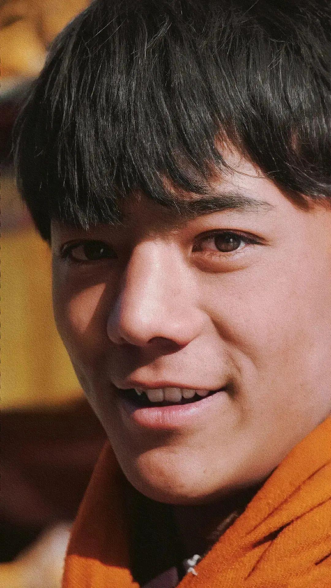 藏族草原小哥「爆紅3天就跌落神壇」！舊照曝光打破眾人幻想　「疑被人利用直播賺錢」網求：請放過他吧