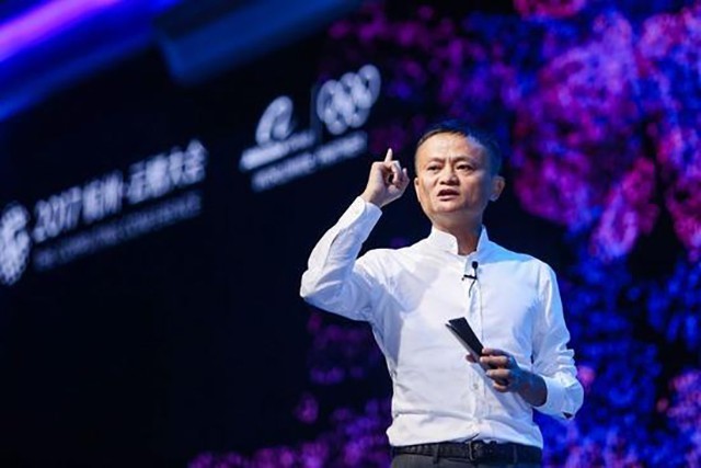 超機智！馬雲調侃周星馳：「我一天能掙191億  你呢？」　星爺幽默回應點亮全場：不愧是喜劇之王