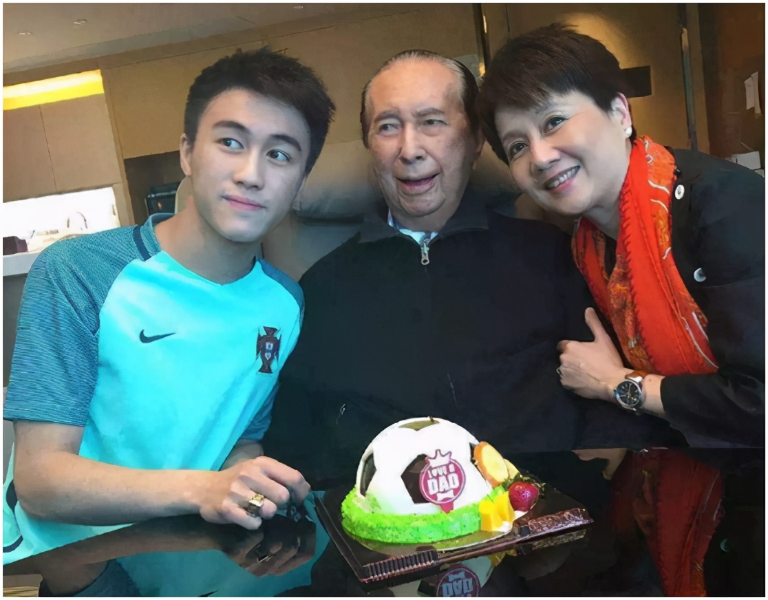 婚前簽協議！賭王兒向老婆坦承「可能要過苦日子」是空殼的富二代　大6歲老婆「回應超直接」網友眼睛都亮了