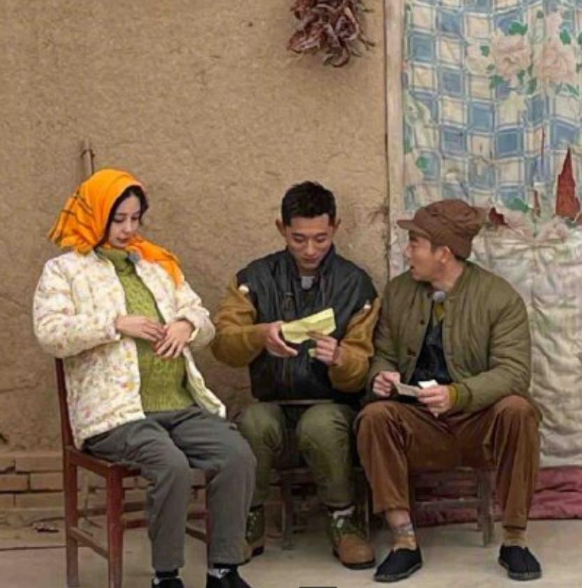 顛覆形象！baby穿花棉襖挺大肚扮「土味農村孕婦」　鏡頭拉近「反差超大」網友：根本是村花
