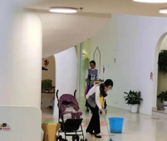顛覆形象！baby穿花棉襖挺大肚扮「土味農村孕婦」　鏡頭拉近「反差超大」網友：根本是村花