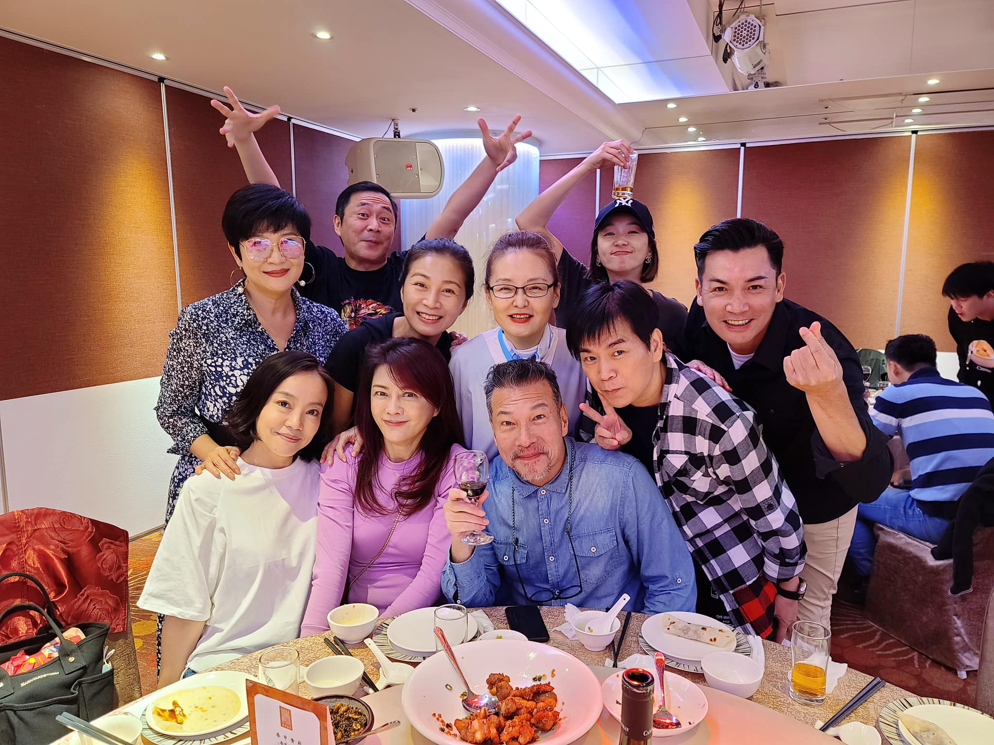 有皺紋最美！方文琳坦言「為凍齡在臉上動過」後悔莫及：這不是我　半百後「決定崇尚自然」活得自在最重要