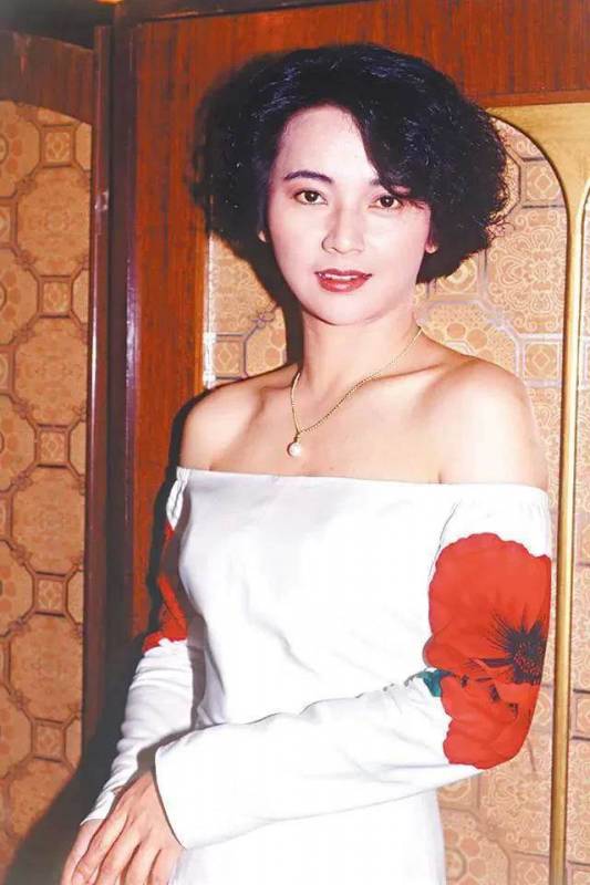 為入獄尪奔波3年！《霸王花》胡慧中「今揪夫爬山洩近況」62歲找回笑容　喚回愛人便知足「回歸樸素幸福」