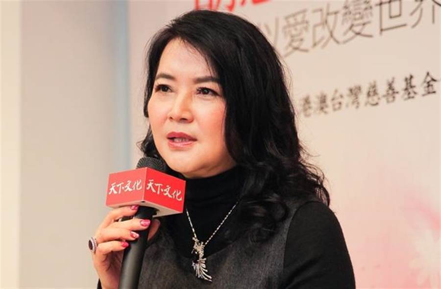 為入獄尪奔波3年！《霸王花》胡慧中「今揪夫爬山洩近況」62歲找回笑容　喚回愛人便知足「回歸樸素幸福」
