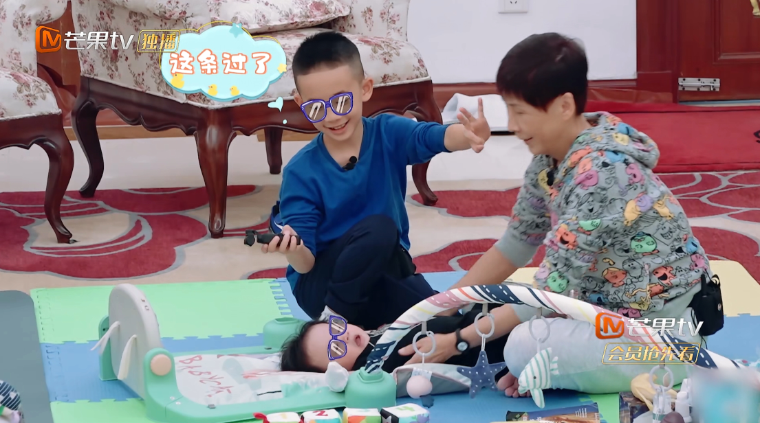 生氣媽媽不給買愛衣！7歲Jasper擅自「刪節目組視頻」惹怒應采兒　反省後高情商「認錯舉動」被讃爆