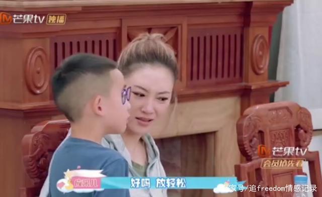 生氣媽媽不給買愛衣！7歲Jasper擅自「刪節目組視頻」惹怒應采兒　反省後高情商「認錯舉動」被讃爆