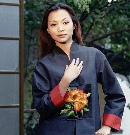 7歲被父親魔鬼式教育！4段失敗感情「37歲成央視一姐」    40歲嫁人「當2個孩子後媽」今成大贏家