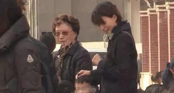 7歲被父親魔鬼式教育！4段失敗感情「37歲成央視一姐」    40歲嫁人「當2個孩子後媽」今成大贏家