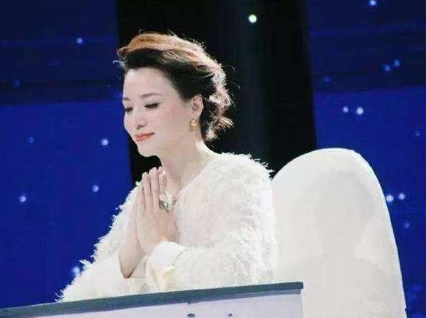 7歲被父親魔鬼式教育！4段失敗感情「37歲成央視一姐」    40歲嫁人「當2個孩子後媽」今成大贏家