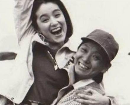 同住共侍一夫！瓊瑤閨蜜為愛當小三「不惜一輩子不生」　晚年「原配離婚扶她上位」：已情同姐妹