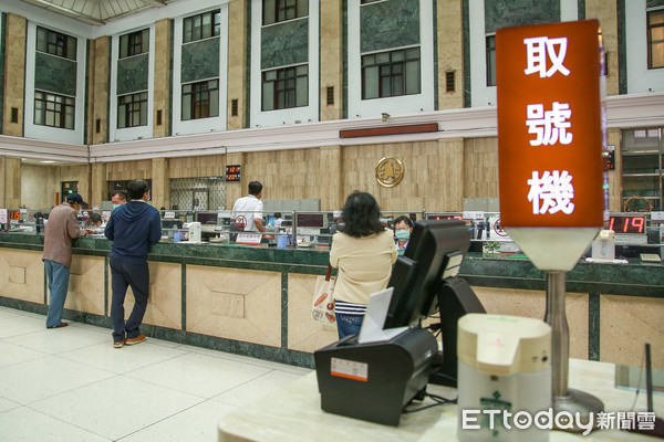 存摺台語怎麼念？家中長輩叫他「拿口座去銀行」聽不懂　釣出專業網友「解析正確唸法」：意思差很多