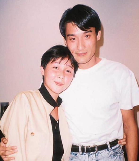 愛妻被嫌配不上！梁家輝霸氣反擊：「我太太是最完美的女人」　奉勸天下男人「婚姻是一生一世的事」