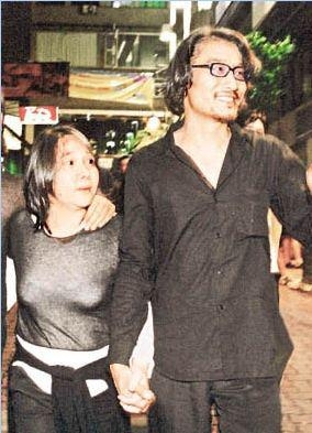 愛妻被嫌配不上！梁家輝霸氣反擊：「我太太是最完美的女人」　奉勸天下男人「婚姻是一生一世的事」