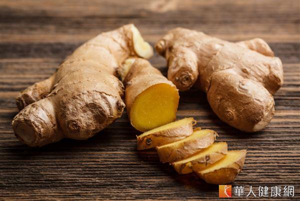 喝薑湯去寒暖身？中醫師提醒「鮮薑、乾薑功效不同」　選錯當心「手腳冰冷更嚴重」