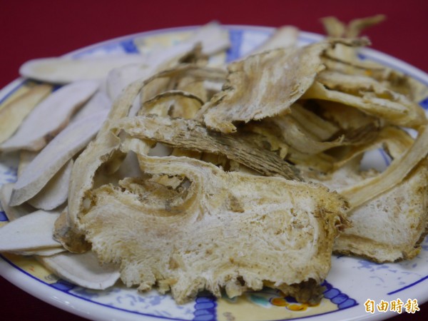 喝薑湯去寒暖身？中醫師提醒「鮮薑、乾薑功效不同」　選錯當心「手腳冰冷更嚴重」